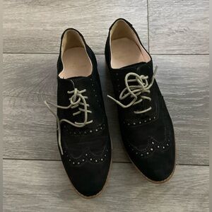 Black dress shoes